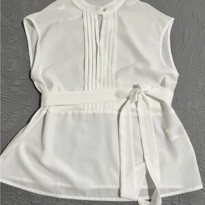 SHEIN White Pleated Sleeveless Blouse